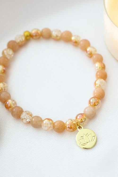 Pulsera Elástica de Piedra del Sol con Charm Flor de Loto 24K