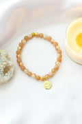 Pulsera Elástica de Piedra del Sol con Charm Flor de Loto 24K