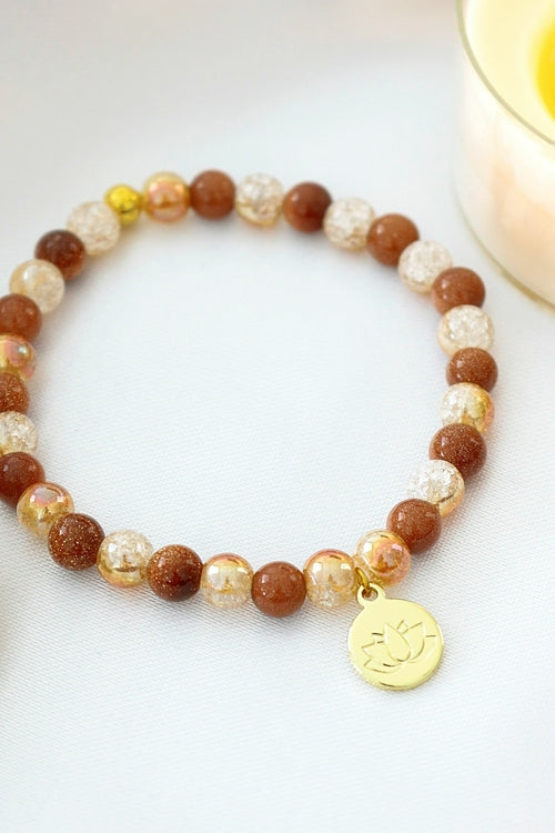 Pulsera Elástica de Piedra Dorada con Charm Flor de Loto 24K