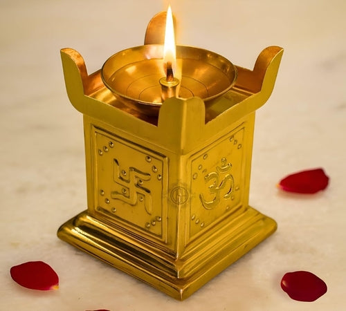 Diya de Latón Puro para Planta Tulsi — Portavelas Sagrado